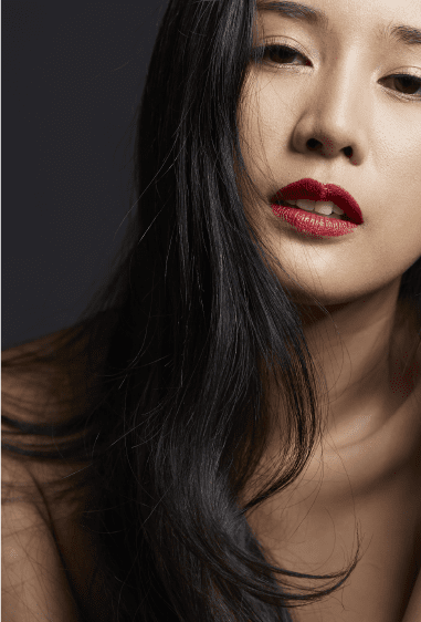 ログインヘアーの女性