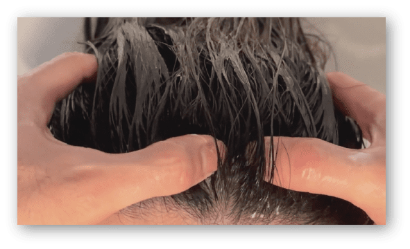 バスコーミング中の髪